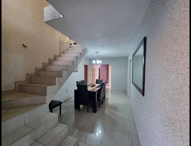 5 BEDROOM HOUSE FOR SALE IN THE ORCHARDS